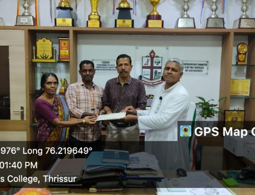NSS 42 & 144 യൂണിറ്റുകൾ ആൽഫ പാലിയേറ്റിവ് കെയർ യൂണിറ്റിനുവേണ്ടി ശേഖരിച്ച 25000/- രൂപ പ്രിൻസിപ്പൽ കൈമാറുന്നു.